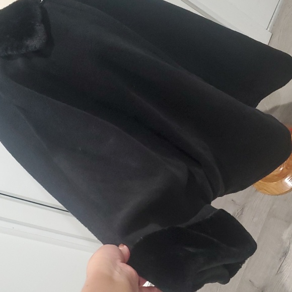 Jaquline Design Studio Faux Fur Trim Warm Winter Fleece Cape Shawl Jacket NEW - Picture 4 of 6